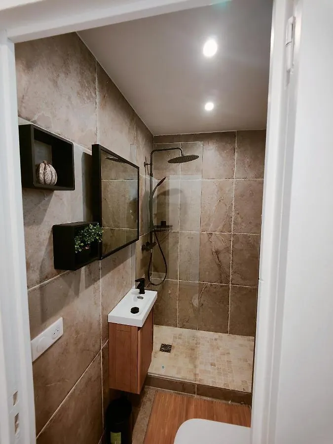 Elegant Studio Paris - Montmartre Apartment France