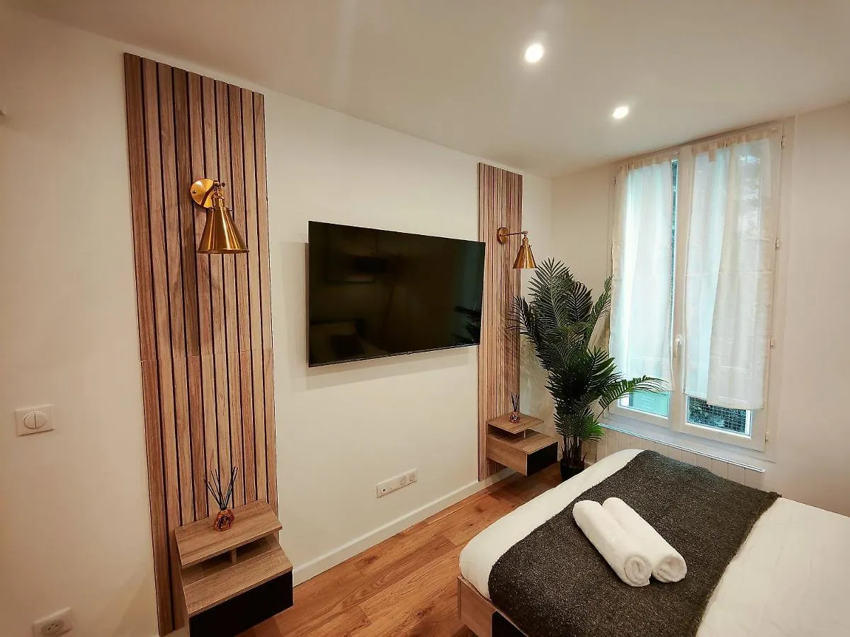 Elegant Studio Paris - Montmartre Apartment
